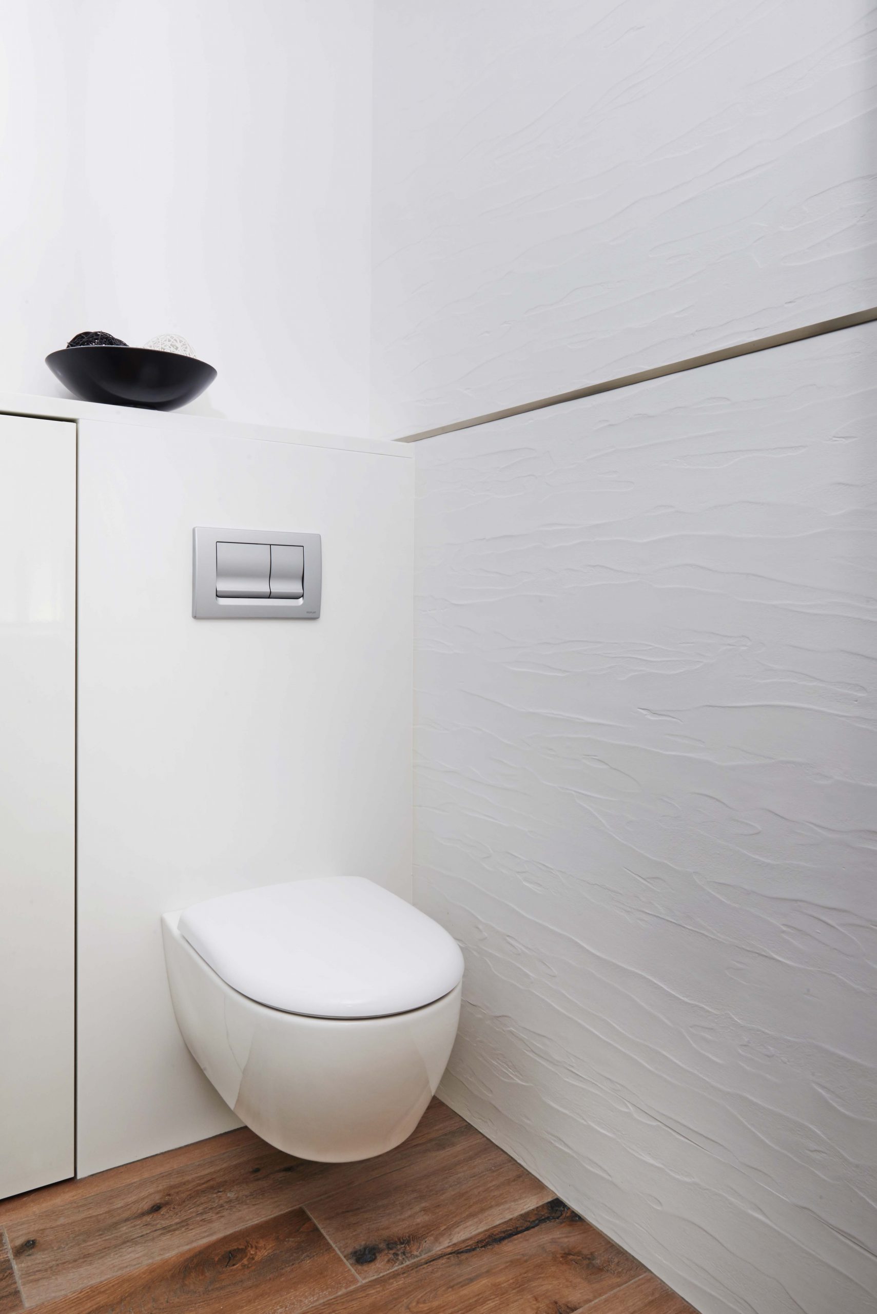 Zone WC : panneaux mats et texturés