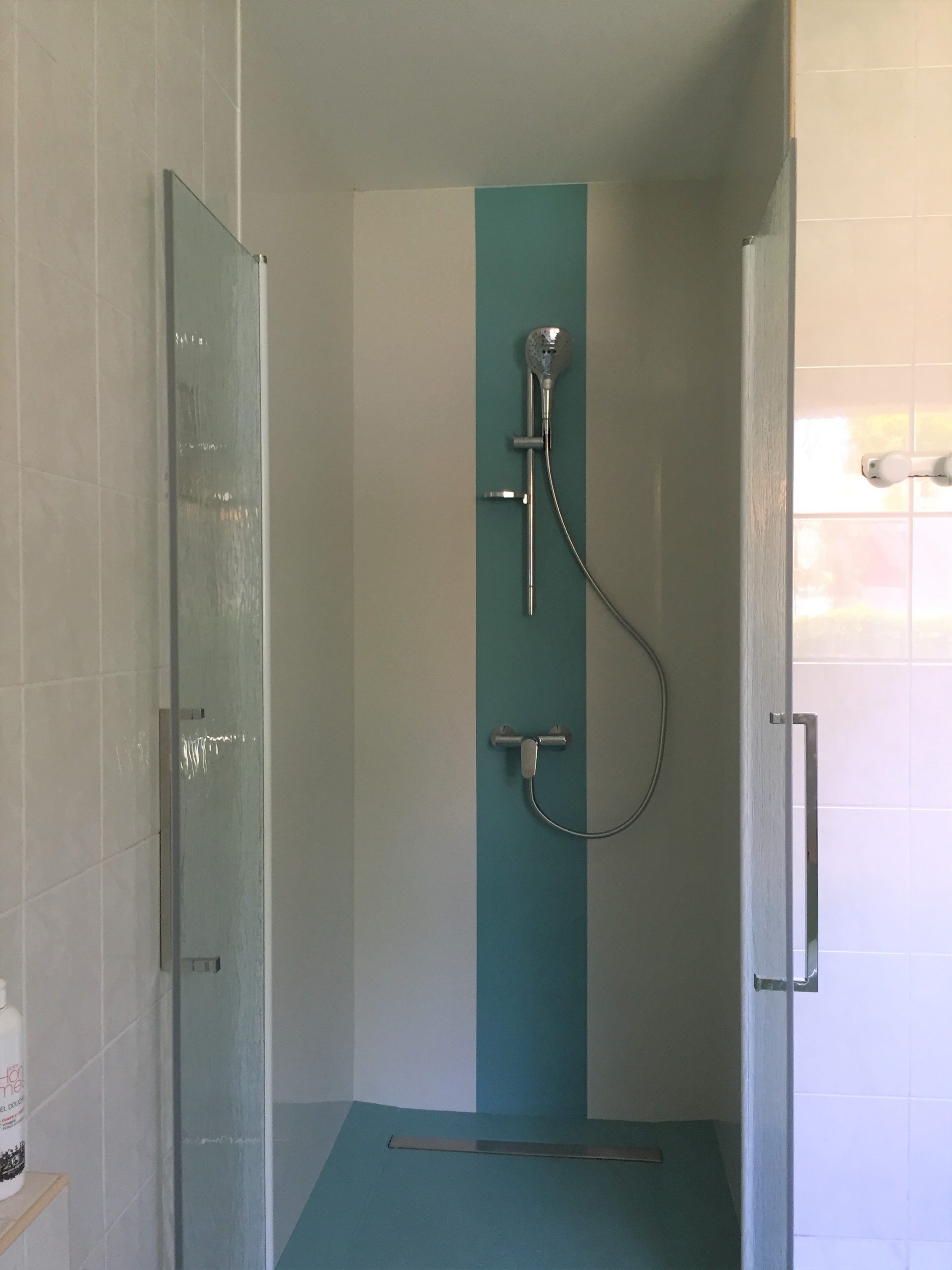 Frise assortie au receveur